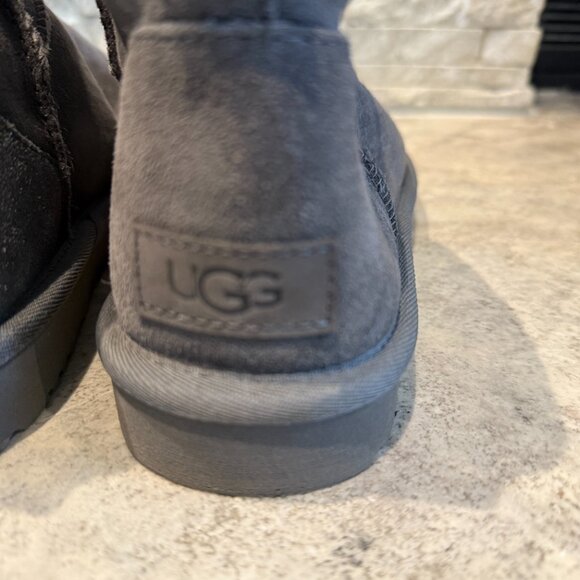 UGG™|  Women's Classic Mini II | Gray | US 6 | Worn Insid | Excellent Condition - Picture 6 of 9
